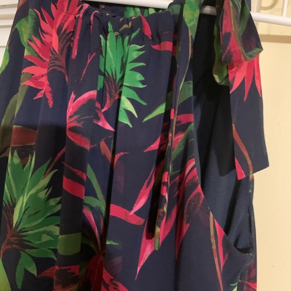 Dress - Picture 7 of 7